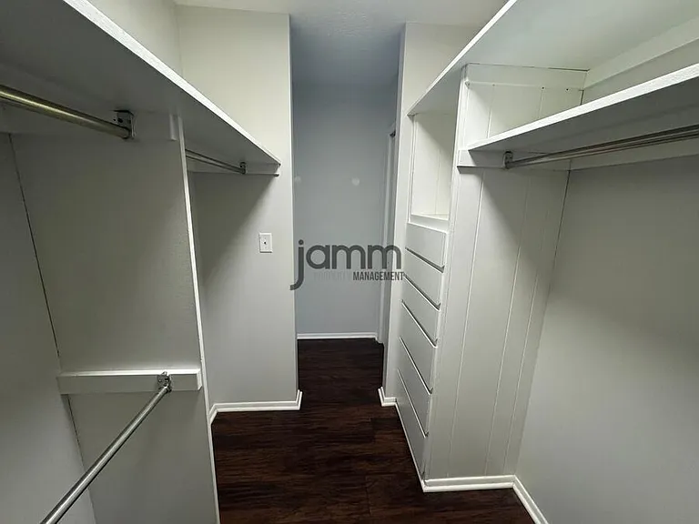 5250 Mills Creek Ln — Photo 13