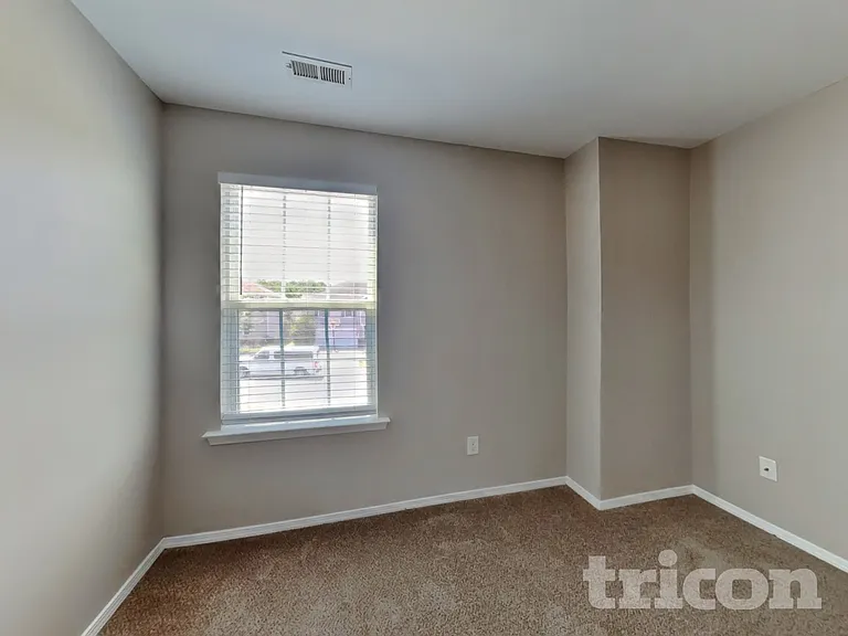 514 Kerriann Ln — Photo 16