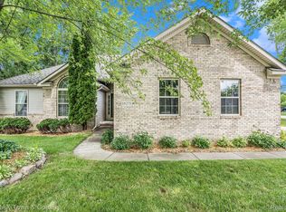 10275 Coachman Ct, Davison, MI 48423