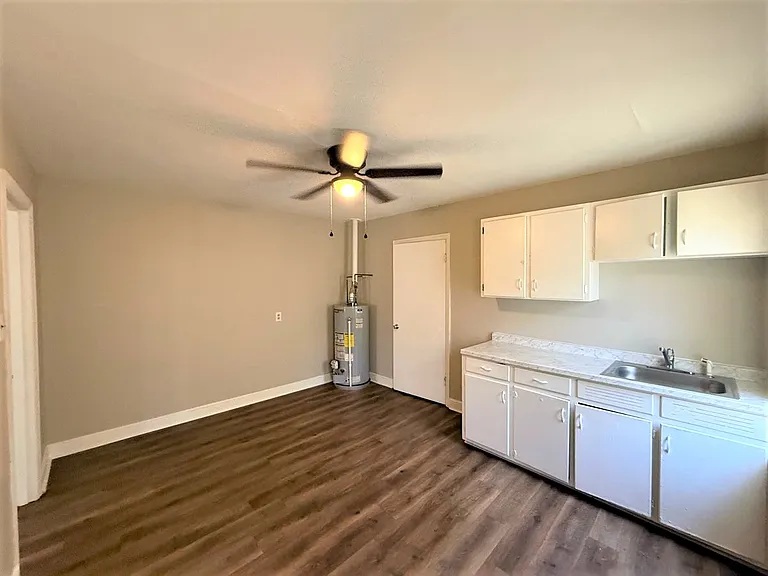 511 Boston St — Photo 11