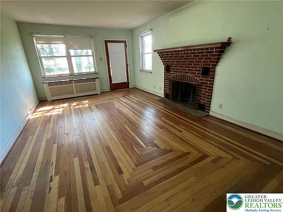 3rd image of 153 Moorestown Dr