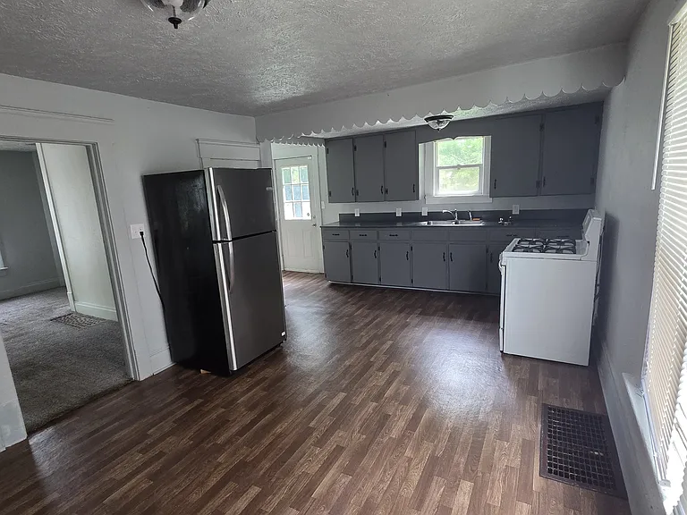 335 McKinley Ct — Photo 13