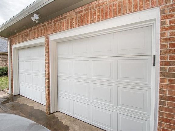 4th image of 6419 Meadow Glen Dr