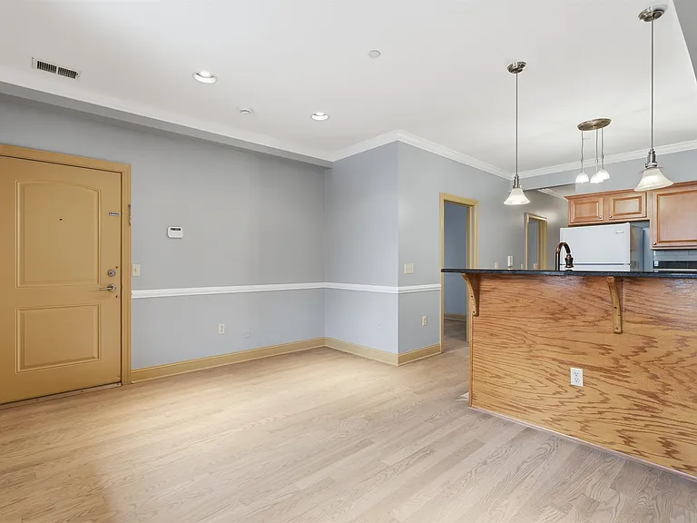 21 Saint Pauls Ave #1 — Photo 3