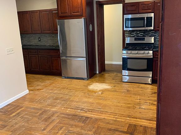 3rd image of 230 Quincy Ave Fl 2