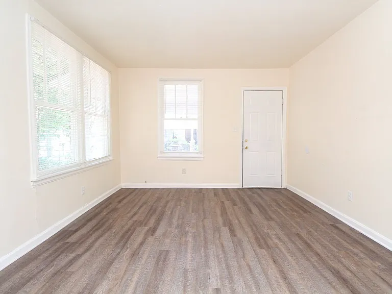 1218 N Kirk St — Photo 3