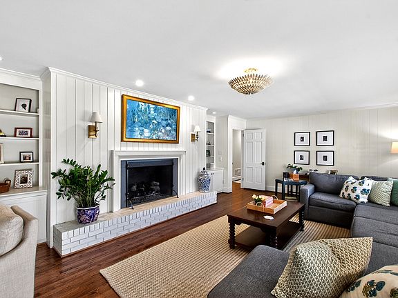 4th image of 4709 Stiller St