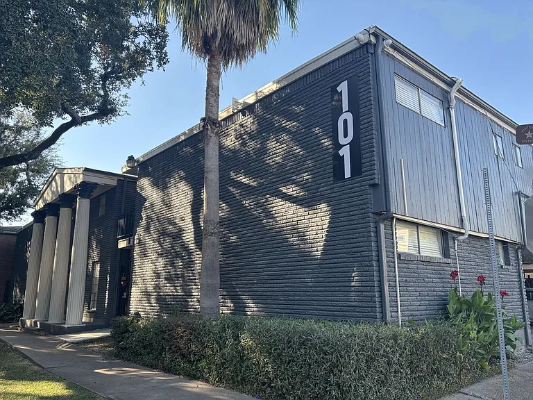 Avondale Apartments — Photo 12