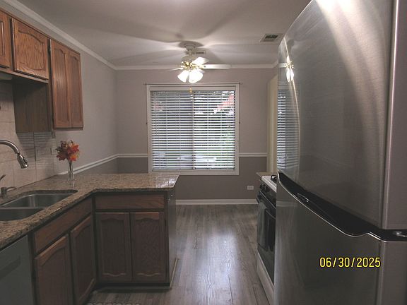 5th image of 352 Pembroke Ct APT 5