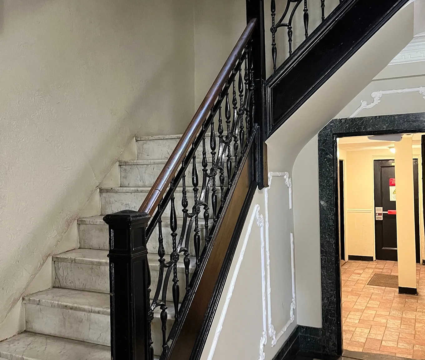 1 bed, 390 sqft, $2,185 — Photo 3