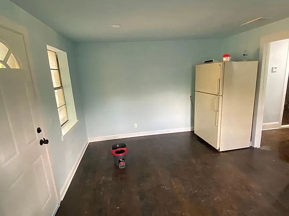 4th image of 724 Peggs St #A
