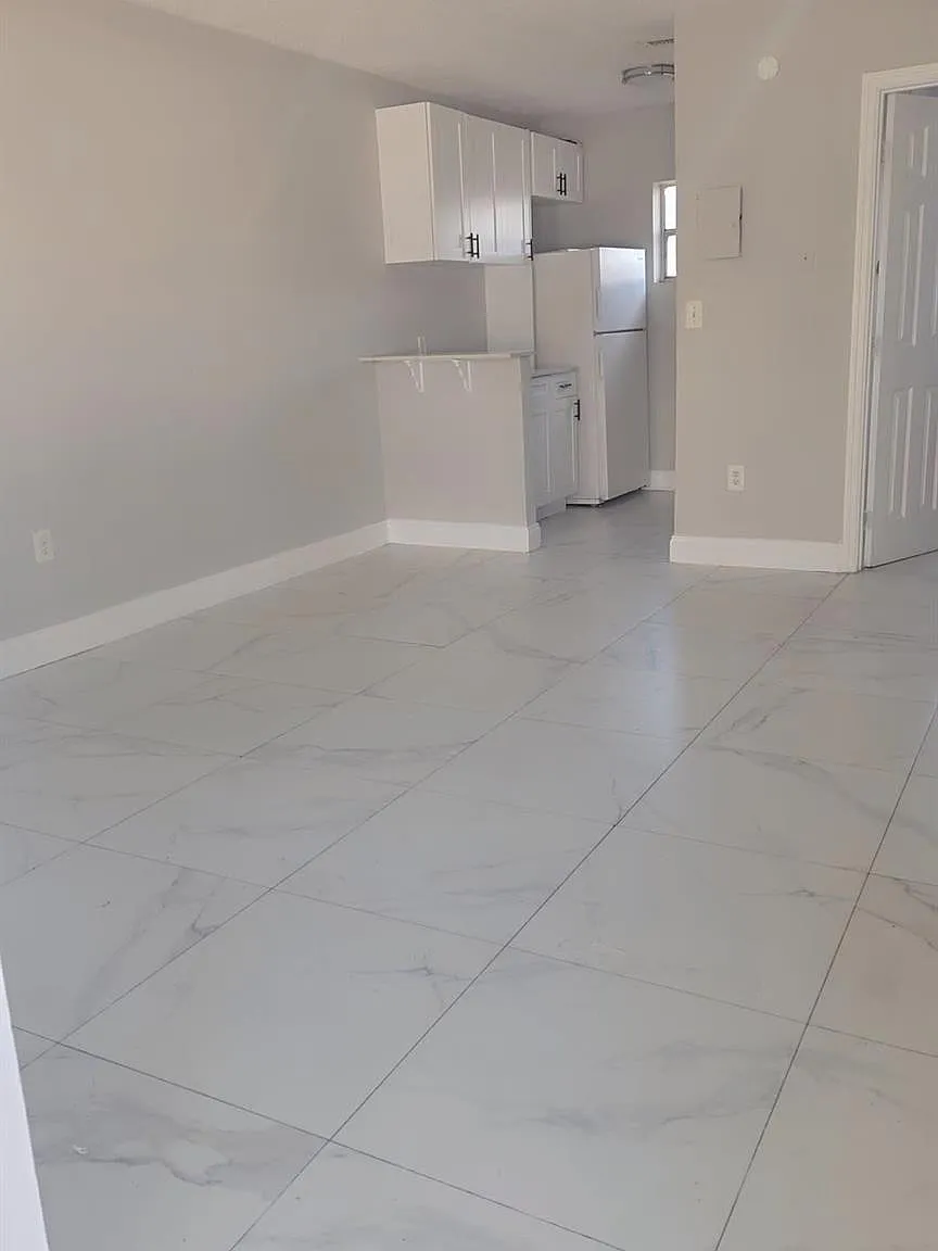 2 bed, 1.0 bath, 3808 sqft, $1,850 — Photo 4