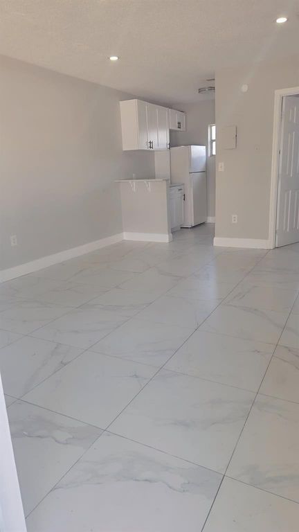 616 NW 5th Ave #2, photo 4