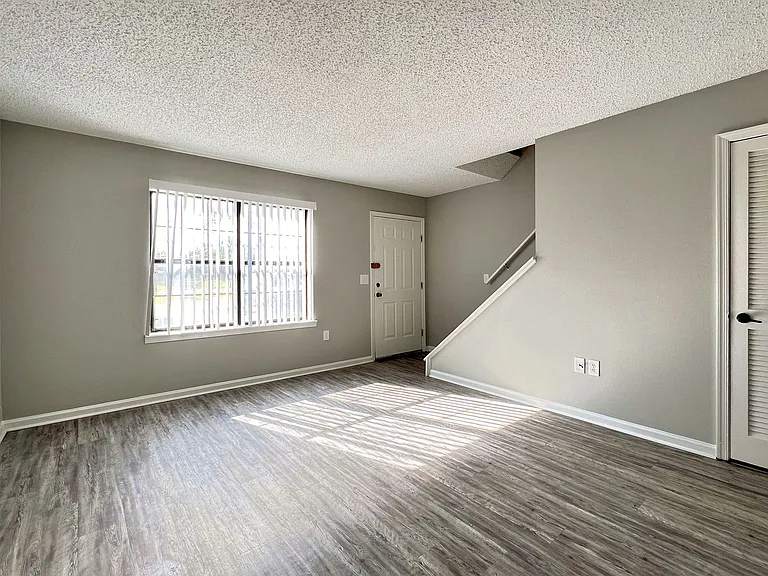1870 Avenue Q SW — Photo 2