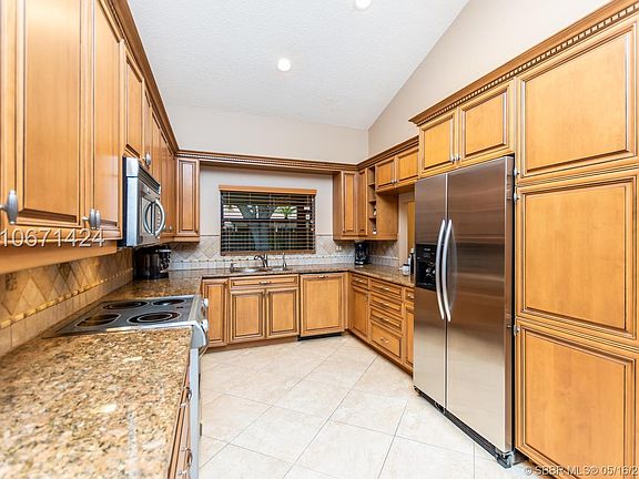 5th image of 9833 NW 41st St