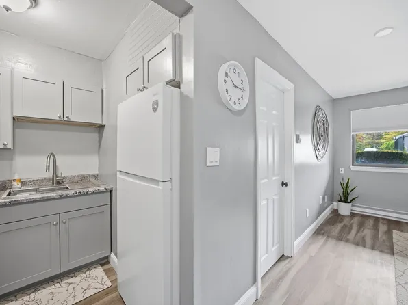 16 Arizona Ter APT 2, Arlington, MA 02474