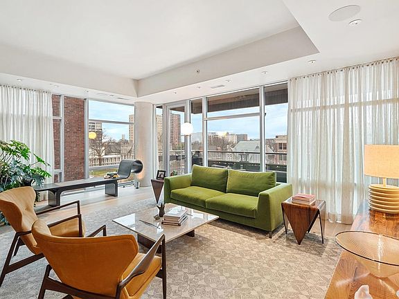 5th image of 4545 Lindell Blvd APT 13