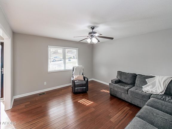 3rd image of 5405 Malmsbury Rd