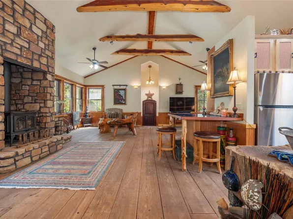 136 Red Fox Ln, Bastrop, TX 78602