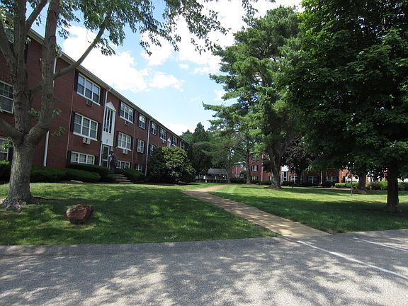 2nd image of 2 Tara Dr Unit 7