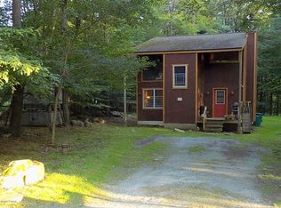 162 Arrowhead Cir, Newfoundland, PA 18445