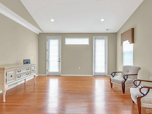 4th image of 62 Timber Hill Dr