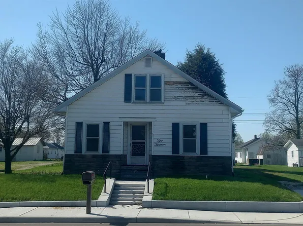 213 W 11th St, Bicknell, IN 47512