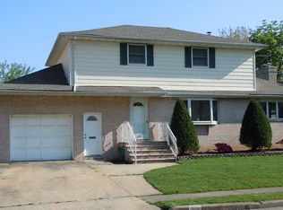 466 Steinway Rd, Saddle Brook, NJ 07663