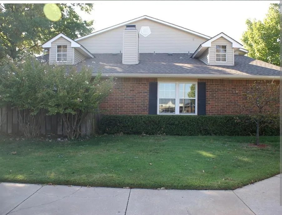 2 bed, 1050 sqft, $1,495 — Photo 3
