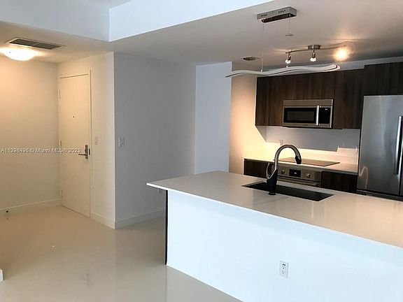 3rd image of 488 NE 18th St Unit 3609
