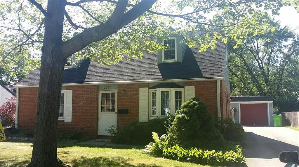 23331 Roger Dr photo 1