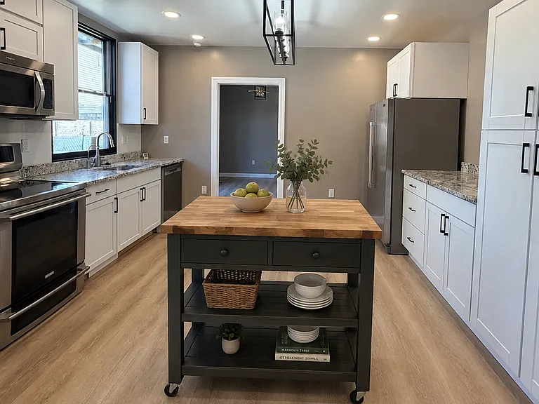 1321 Columbus Ave — Photo 4