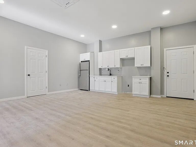 219 Bank St #3 — Photo 6