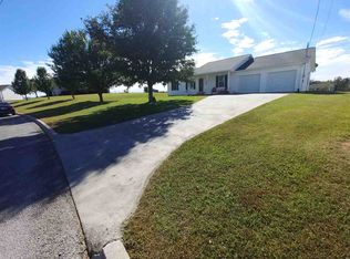 818 Tucker Place Way, Dandridge, TN 37725