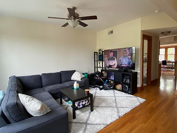 2nd image of 3302 N Sacramento Ave #2