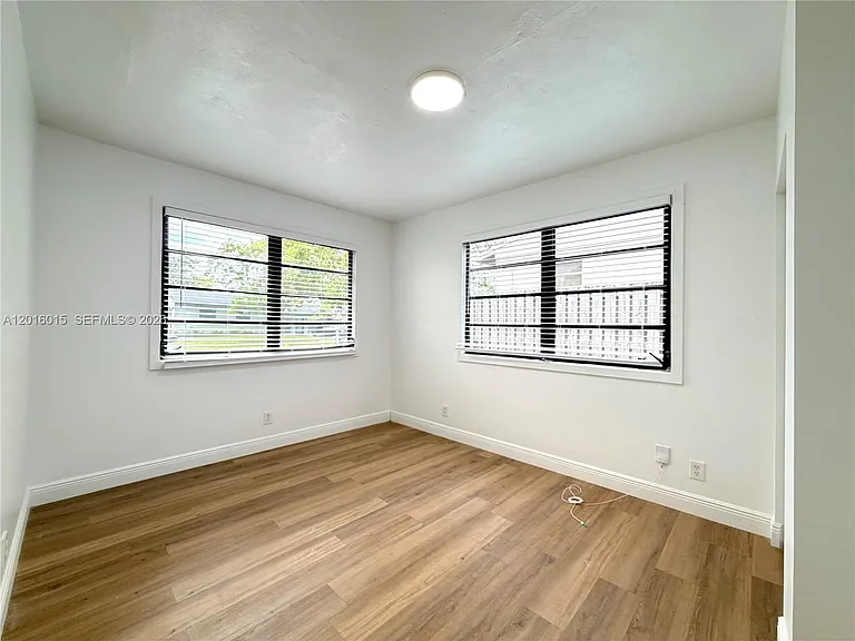 1740 SW 47th Ave — Photo 8