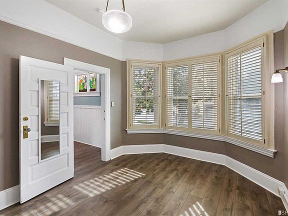 2nd image of 2372 Lombard St