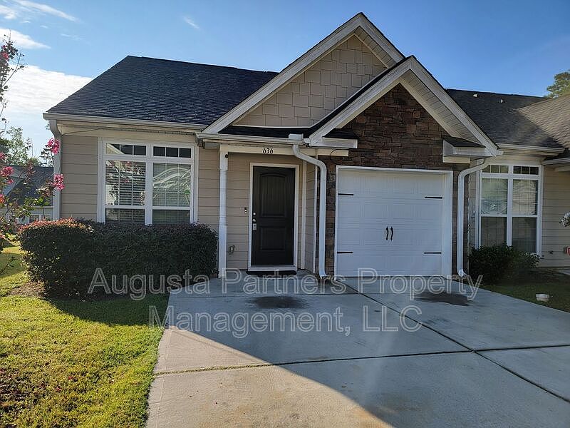 1st image of 636 Vista Dr