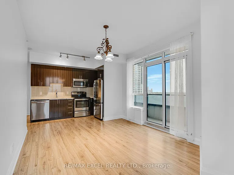 7161 Yonge St #625 — Photo 16