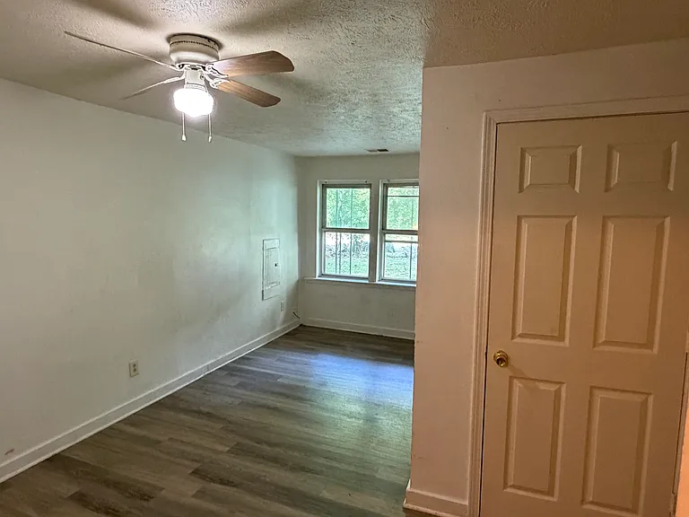 4646 Marion Ave — Photo 5