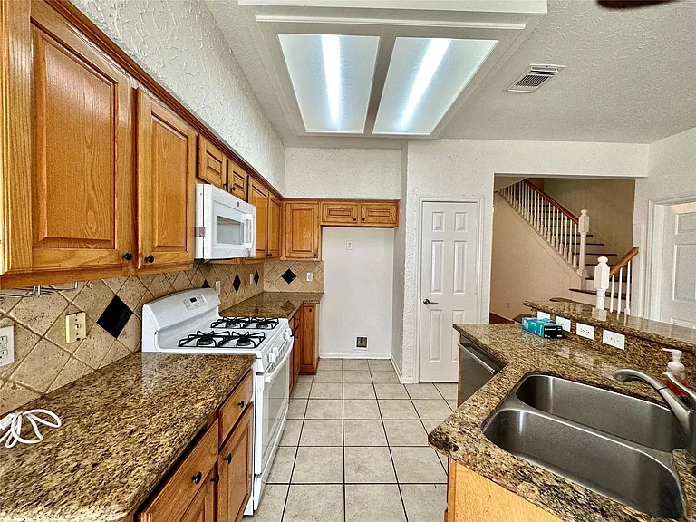 1414 Diamond Brook Dr — Photo 9