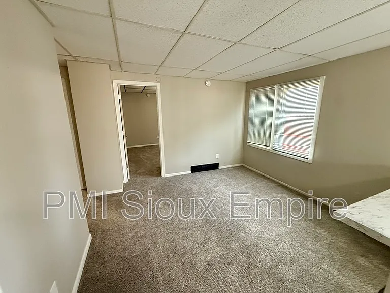 316 N Sherman Ave — Photo 5