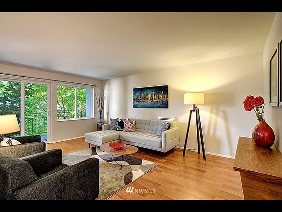3rd image of 750 Crockett St APT 303
