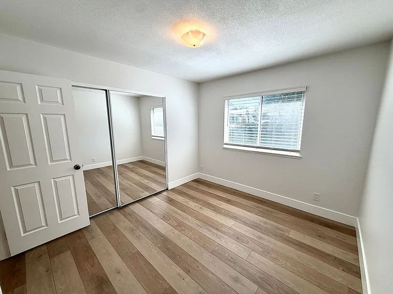 1345 Sunrise Cir N — Photo 18