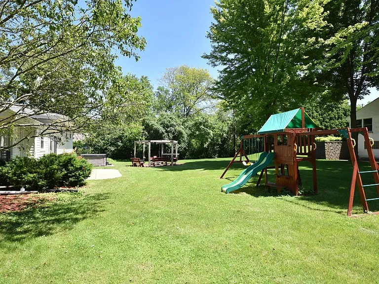 12475 Elmhurst Pkwy — Photo 33