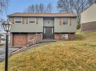 2912 Amy Dr, South Park, PA