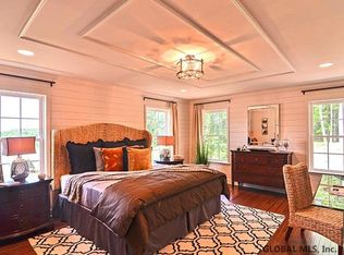 77 Ordelia Ln, Sand Lake, NY 12153