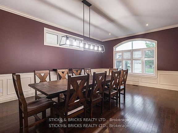 3rd image of 6415 Christopher Cres