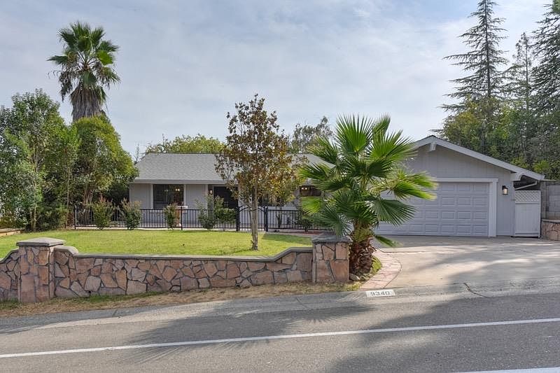 1st image of 9340 Winding Oak Dr