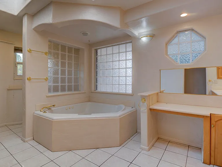 4631 Sherwood St NE — Photo 25
